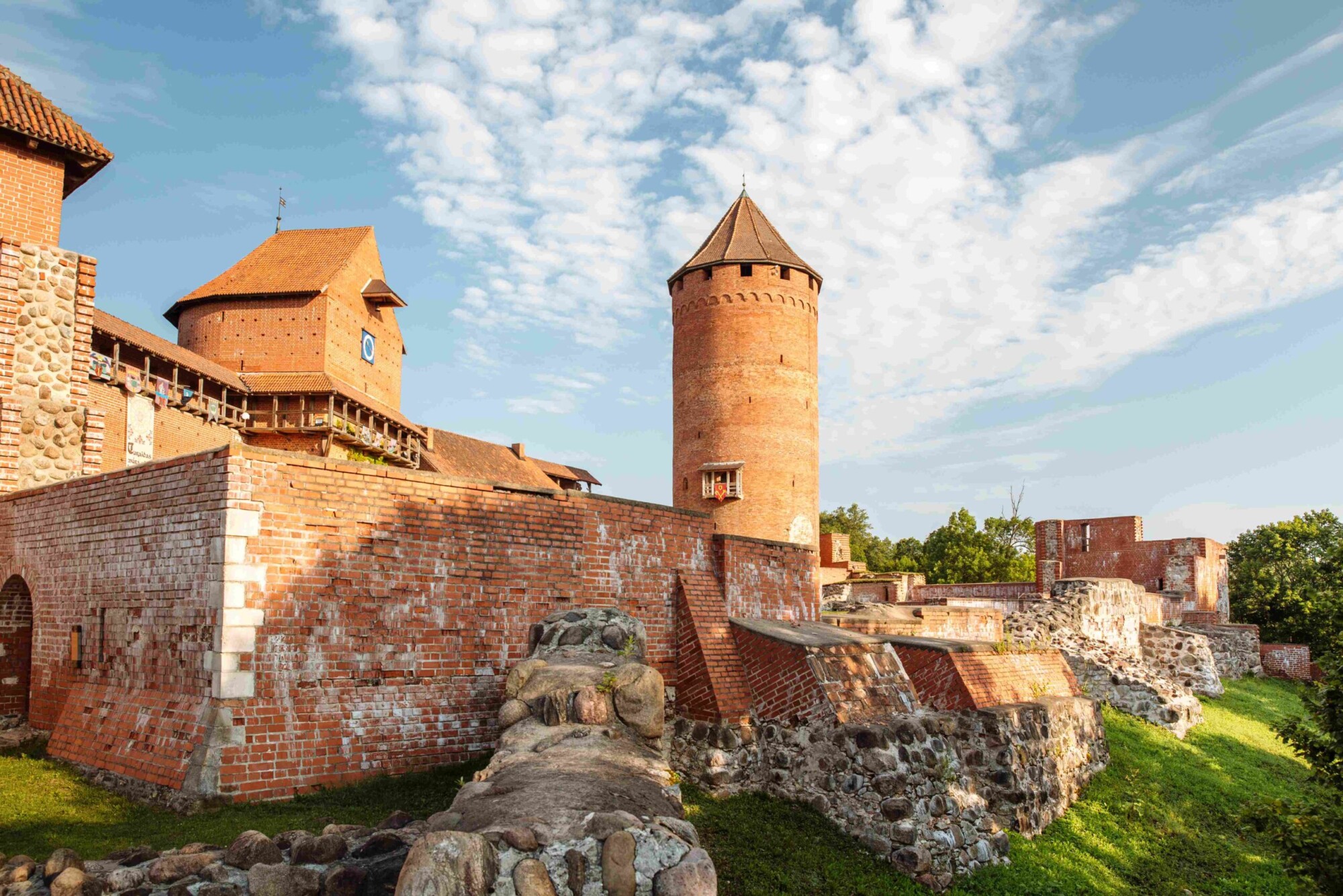 Baltic-Pictures-GO-7660_turaidas_pils-scaled